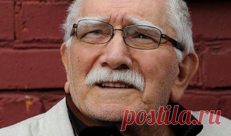 Джигарханян выписался из санатория  Народный артист СССР Армен Джигарханян выписался из санатория и поправляется дома, заявил его друг Артур Согомонян. Ранее СМИ сообщили,