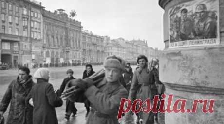Пережившая блокаду Ленинграда Антонина Закржевская рассказала, как потеряла маму. В 80-ю годовщину полного освобождения Ленинграда от фашистской блокады Антонина Закржевская рассказала RT, как, будучи маленьким ребёнком, потеряла маму, которая в период блокады много работала и заболела перитонитом. Читать далее