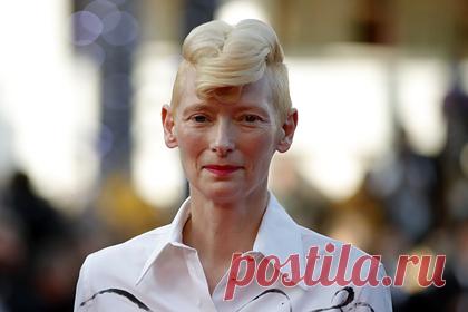 Актриса Тильда Суинтон предсказала будущее кино. Британская актриса Тильда Суинтон прокомментировала мнение о том, что стриминговые сервисы уничтожают кинематограф. В интервью для «Известий» артистка также оценила точку зрения о бесполезности кинотеатров во время пандемии коронавируса. Суинтон предсказала будущее кино, подчеркнув, что оно эволюционирует.