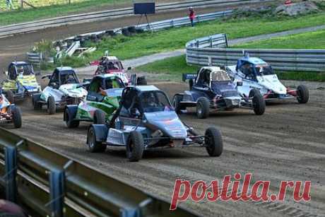 В Воронеже пройдет финал чемпионата России по автокроссу. В Воронеже на стадионе технических видов спорта «Воронеж-Ринг» состоится финальный этап чемпионата России по автокроссу. Финал пройдет с 14 по 16 сентября. В нем примут участие сильнейшие пилоты России. Соревноваться они будут на девяти классах автомобилей: багги, прокачанных «Ладах», «УАЗах» и «ЗИЛах».