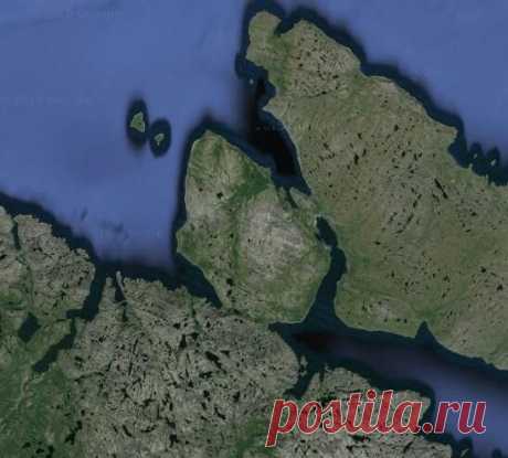 Полуо́стров Сре́дний — полуостров на севере Кольского полуострова. Представляет собой перешеек между полуостровами Кольский и Рыбачий. Рельеф полуострова представляет собой плато, круто обрывающееся к морю. Плато сложено глинистыми сланцами, песчаниками и известняками. Высота до 334 м. | Wikimapia — Опишем весь мир!