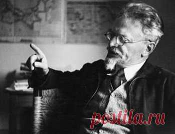 На рассвете 22 января 1929 года Лев Троцкий был выслан из СССР. Даже после этой унизительной подножки от Сталина, Лев Давыдович не сдается. Он до последнего был верен октябрьским идеалам, а, оказавшись на чужбине, продвигал идею революции во всем мире.