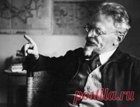 На рассвете 22 января 1929 года Лев Троцкий был выслан из СССР. Даже после этой унизительной подножки от Сталина, Лев Давыдович не сдается. Он до последнего был верен октябрьским идеалам, а, оказавшись на чужбине, продвигал идею революции во всем мире.