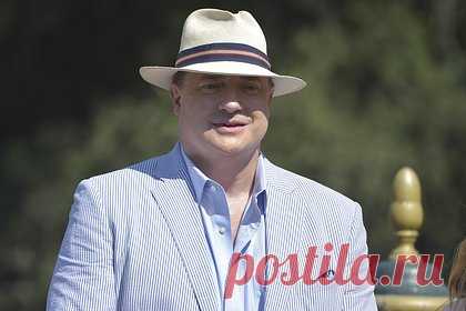 Брендан Фрейзер рассказал о реакции на диагноз сына. Актер Брендан Фрейзер рассказал о своей реакции, когда узнал, что у его сына диагностировали аутизм. «Когда я узнал о диагнозе моего ребенка в возрасте 22 или 24 месяцев, я был, мягко говоря, удручен», — признался актер. По словам Фрейзера, он винил себя. Однако теперь у него другой взгляд на аутизм сына.