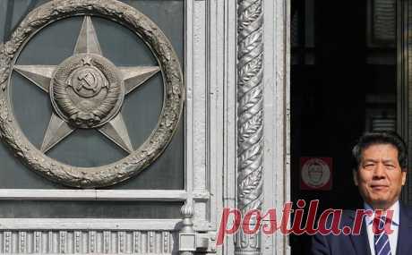Визит китайского переговорщика по Украине в МИД России продлился 1,5 часа. Специальный представитель Китая по делам Евразии Ли Хуэй покинул здание МИД России, где он пробыл около полутора часов, сообщил корреспондент ТАСС.