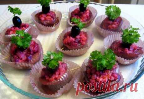 Идеи оформления и подачи салата «Сельдь под шубой» / Простые рецепты