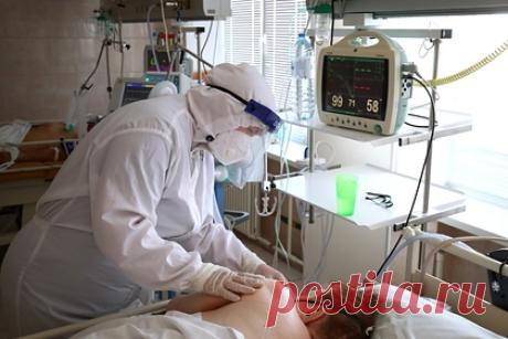 Иммунолог назвала подверженную риску смерти после COVID-19 категорию россиян. Риску смерти после COVID-19 подвержены пациенты с сопутствующими хроническими заболеваниями. Такую категорию назвала российский врач-терапевт, иммунолог Ирина Ярцева. По ее словам, речь идет о тяжелых формах диабета, инсульте в анамнезе, заболеваниях сердца и тяжелых формах гипертонии.