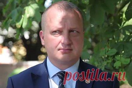 Бывшего мэра Макеевки Голощапова заподозрили в мародерстве. Бывшего мэра Макеевки Сергея Голощапова задержали. Его заподозрили в мародерстве на заводе «АзовЭлектроСталь». Экс-глава вместе с коллегами вывозил из цехов металлолом и продавал. Ущерб составил 518 миллионов рублей. Отмечается, что Голощапова уже судили на Украине за хищения, когда он был директором по производству.