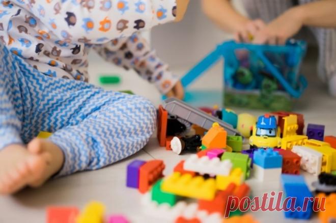 Родители устроили драку в раздевалке детского сада на глазах у детей в Коми. Одна из матерей расцарапала лицо оппонентки.