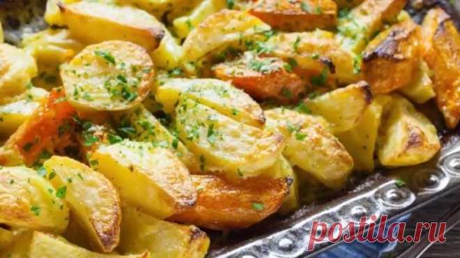Картофель запеченный в духовке по особому Отменный картофель, приготовленный в духовке с приправами и сыром, очень доступное и...