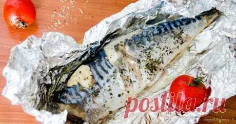 Как жарить мойву в духовке 

Вы до сих пор жарите мойву на сковородке? Этот способ приготовления рыбки давно устарел. Сейчас многие мойву жарят в духовке. Это быстро и удобно, к тому же никаких брызг. 

Ингредиенты: 

0,5 кг мойвы 
соль 
черный молотый перец 
мука 

Растительное масло не понадобится, ведь жарить рыбку мы будем не в сковородке, а на противне. 

Приготовление: 

Рыбу моем и даем ей полностью оттаять. 
Просушиваем ее. Смешиваем муку с перцем молотым и солью. ...
