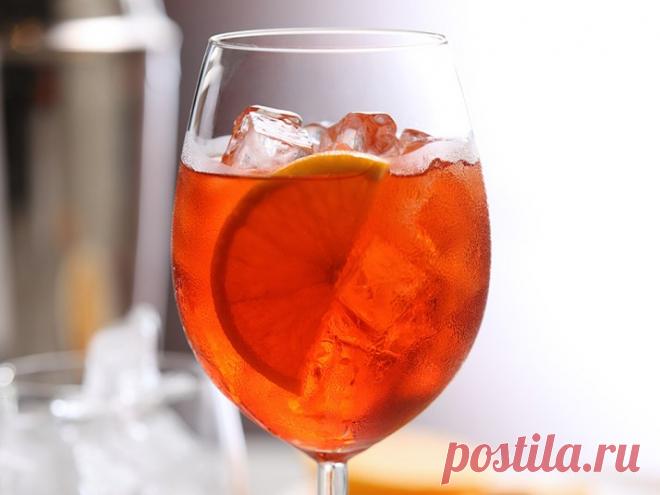 КОКТЕЙЛЬ СПРИТЦ АПЕРОЛЬ

Итальянский оранжево-красный ликер Апероль является одним из компонентов знаменитого коктейля Спритц Апероль, в состав которого входят также игристое белое вино и содовая. Этот аперитив популярен не только в Италии, но и во всем мире.