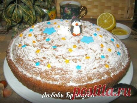 КЕКС ДЛЯ ДЕТЕЙ «ПИНГВИНЕНОК ЛОЛО»
источник https://www.hoziayki.com/2016/02/Keks-dlja-detej-Pingv..
автор Любовь Брянцева

Его можно приготовить на День рождения, детский праздник или просто к семейному чаепитию. Я думаю, что такой кекс понравится всей семье. Почему, все таки, пингвиненок Лоло? Да просто потому, что у меня было кондитерское украшение в виде пингвина и несколько снежинок, а так же сахарная пудра и хорошее настроение. Перед тем как съесть айсберг, вернее вкус...