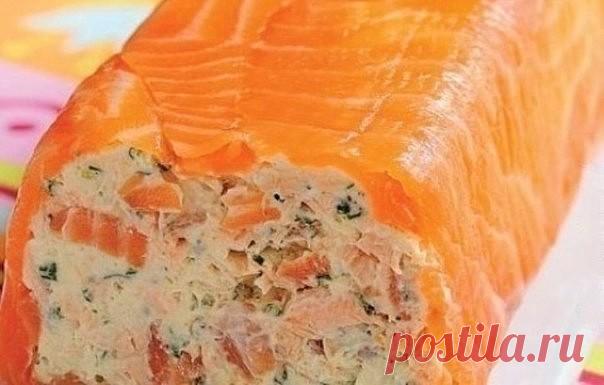 Рулет из творожного сыра и копченого лосося

Ингредиенты:

— творог — 250 г
— сыр творожный — 150 г
— желатин — 10 г
— хрен — 2 ст.л.
— сок лимонный — 1 ст.л.
— цедра лимона — 1 ч.л.
— сливки — 150 г
— копченый лосось (тонкие ломтики) — 400 г
— сельдерей — 1 черешок
— рубленый укроп — 1 ст.л.
— соль, перец — по вкусу