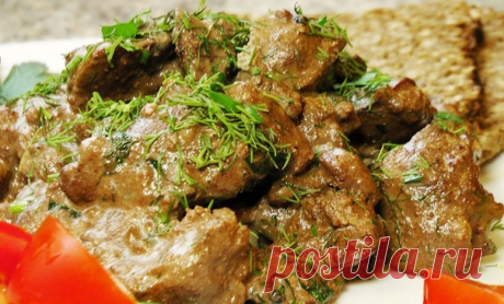 Самый вкусный рецепт печени! Печень получается мягкой, сочной, нежной!

ИНГРЕДИЕНТЫ
600 г говяжьей печени
1 яйцо
3 зубчика чеснока
1 ч. л. сахара
1 ч. л. соли (без горки)
0,5 ч. л. соды
1 луковица
масло растительное для жарки
мука кукурузная для панировки


ПРИГОТОВЛЕНИЕ
Печень вымой, обсуши, удали пленку и нарежь крупными кусочками.
Приготовь маринад: в миске взбей яйцо с солью, сахаром, содой и чесноком, пропущенным через пресс. Залей полученной смесью кусочки печени и о...