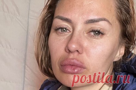 Виктория Боня показала лицо без макияжа со словами «пять дней без душа». Телеведущая и бывшая участница телепроекта «Дом-2» Виктория Боня показала лицо без макияжа со словами «пять дней без душа». На размещенном кадре блогерша позирует в палатке в кофте с камуфляжным принтом и синей зимней куртке. При этом видно, что ее волосы не уложены, а на лице нет косметики.