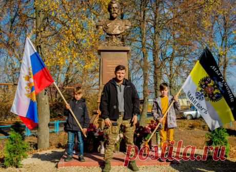 В Пензенской области открыли памятник Николаю II - Наследие Империи В пос. Пролетарский Земетчинского района (Пензенская область) открыт и освящен памятник Императору Николаю II. Он был установлен 15 октября на территории храма во имя иконы Божьей Матери «Скоропослушница». Инициаторами выступили местные жители. «Деньги на установку памятника Царю-мученику собраны в виде пожертвований от русских людей со всей России. Даже из ПарижаПодробнее