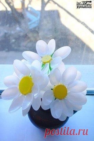 Ромашки из пластиковых ложек / Занимательное рукоделие