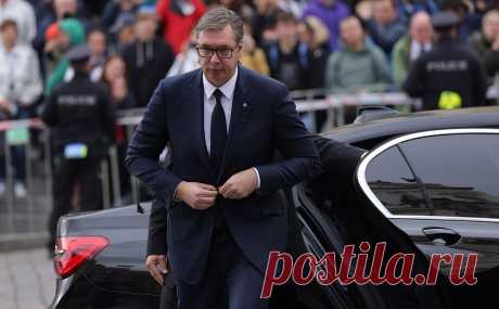 Вучич оценил ситуацию с Косово словами «на грани конфликта». Ранее между сторонами прошли переговоры по вопросу сербских автономеров в Косово. Белград согласился не выдавать новые номерные знаки, а Приштина не отказалась от введения штрафов для водителей за использование сербских номеров