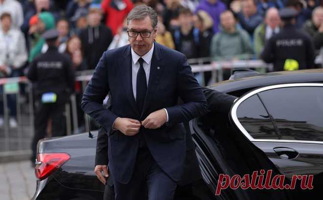 Вучич оценил ситуацию с Косово словами «на грани конфликта». Ранее между сторонами прошли переговоры по вопросу сербских автономеров в Косово. Белград согласился не выдавать новые номерные знаки, а Приштина не отказалась от введения штрафов для водителей за использование сербских номеров