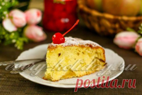 Шарлотка с яблоками: простой рецепт