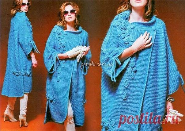 ПАЛЬТО В СТИЛЕ БОХО СВЕТЛАНЫ ВОЛКОДАВ 
Пальто свободного кроя, связанное спицами с отделкой крючком. 
РАЗМЕР 44 - 50

Вам потребуется: 800г мохера «CLASSIC» ALIZE (200м/100г); 500г ангоры «SPECIAL» ALIZE (550м/100г); спицы № 3,5 и 5,5; крючки №№ 5 и 4.
Вяжите пальто в 2 нити (мохер + ангора) спицами № 5,5 платочной вязкой: все ряды лицевыми петлями.
Плотность вязания автора: 10 см=24 ряда*16петель. Для спинки наберите на спицы 90 петель. В соответствии с рис. 4 провяжите о...