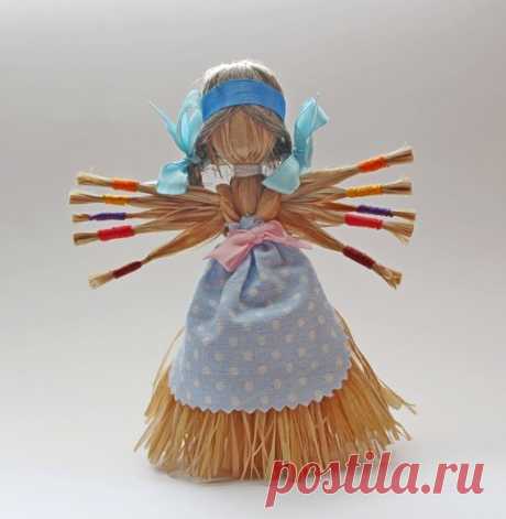 Doll Ten Hands (Desjatiruchnica) Desjatiruchnica (Desjatiruchka)-A doll-assistant young mistress. Made her from Bast. With grass, probably, all clear from where it, and here Bast material special. Its application in due time, was quite wide, because the material is alive, vegetative and very durable. It has many