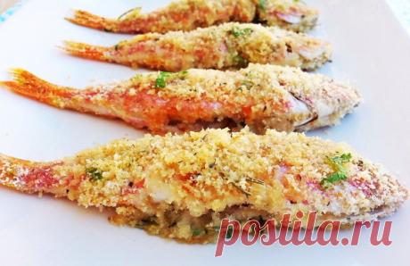 Кефаль, запеченная в сухарях
Простой рецепт вкуснейшей рыбы кефаль, запеченной в сухарях с ароматными травами (орегано, розмарин, петрушка).