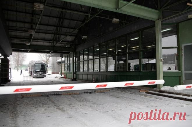 Закрылся пункт пропуска «Ивангород» на границе России с Эстонией. Пункт пропуска закрыт на реконструкцию.