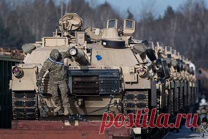 В США рассказали об уязвимости Abrams на Украине. Воздушные фильтры могут стать главной проблемой при эксплуатации переданных Киеву танков Abrams, поскольку двигатель может выйти из строя после попадания грязи в фильтрующие элементы. Отсутствие регулярной очистки может вывести из строя газотурбинный двигатель боевой машины.