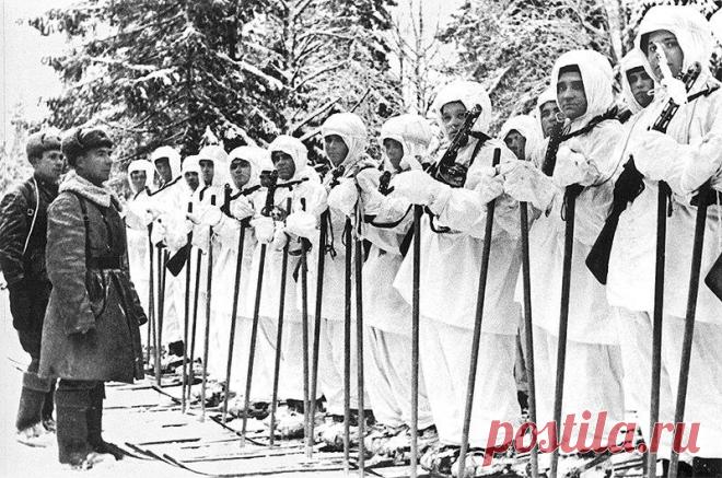 «Сибирские дивизии»: какие войска на самом деле спасли Москву Про сибирские дивизии, которые в 1941 году защитили Москву и сыграли решающую роль в разгроме фашистов, написано так много, что человеку неподготовленному легко затеряться в море информации. А поскольку большая часть этой информации принадлежит перу журналистов, а не историков, эмоций и путаницы в ней больше, чем фактов. Вот с этой путаницей и хочется разобраться.[С-BLOCK]