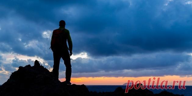 Как не мешать себе добиваться целей | Вы точно знаете, чего хотите добиться, но вместо того, чтобы идти к цели, делаете всё наоборот? Например, мечтаете похудеть, но не можете отказать себе в булочках и печенье? Как перестать быть врагом самому себе, рассказывает психолог Бенджамин Харди.