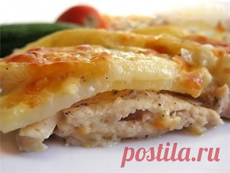 Картошка по-царски 

Ингредиенты: 
-филе курицы - 500 г 
-картофель - 2-3 шт 
-майонез 
-сыр 
-соль, перец 

Приготовление: 
Филе курицы нарезать толщиной 1 см, отбить слегка, выложить в форму так, чтобы она покрыла все дно. Посолить, поперчить 
Картофель нарезать толщиной 2 мм, посолить, поперчить, перемешать 
Выложить на филе 
Сверху полить майонезом 
И посыпать тертым сыром 
Накрыть фольгой и в разогретую до 180-200 С духовку на 1 час 
Через час убрать фольгу и дать кор...