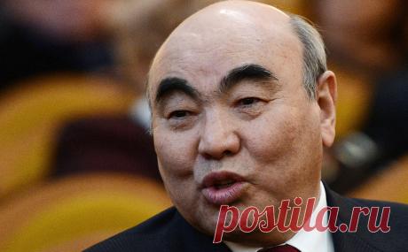 Экс-президент Акаев прилетел в Киргизию. Бывший президент Киргизии Аскар Акаев прилетел в столицу страны Бишкек из Москвы.