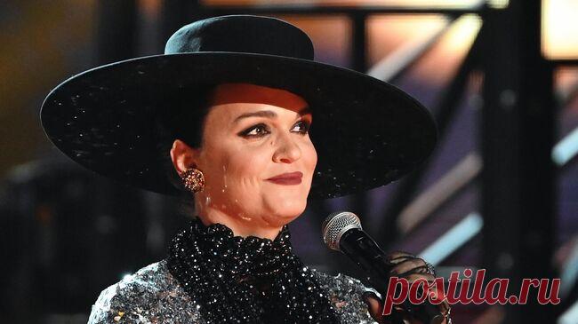 Слава рассказала, что не может продать квартиру из-за "схемы Долиной"