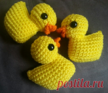 Вязаный утенок амигуруми крючком