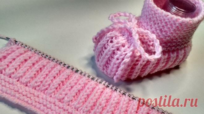 Пинетки спицами. Самые простые пинетки на двух спицах для начинающих Вяжем простые пинетки на двух спицах. Очень простая модель пинеток, которую смело могу рекомендовать начинающим вязать.Пряжа Ализе Хэппи Бэби, спицы № 3. Раз...