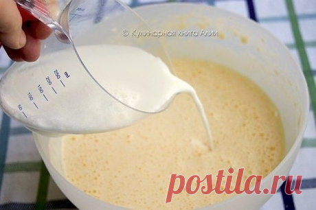 НЕЖНЕЙШЕЕ ПИРОЖНОЕ, ТАЮЩЕЕ ВО РТУ!

Очень вкусное, нежное, мягкое и тающее во рту пирожное. В то же время очень простое и быстрое в приготовлении!

Понадобится:

Бисквит:

3 яйца
150 г сахара
100 мл раст.масла без запаха
125 мл молока
0,5 ст.л. разрыхлителя
1 ст.л. ванильного сахара
250 г муки

Соус:

125 мл молока
1 ст.л. какао
50 г сахара
50 г шоколадки

Дополнительно:

кокосовая стружка

Приготовление:

Бисквит:
Яйца,сахар и ванильный сахар положить в миску
Взбивать на ...
