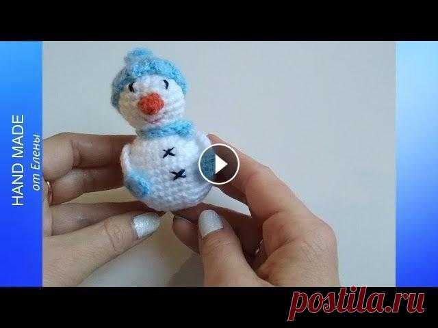 Новогодние игрушки крючком. Елочная игрушка «Снеговик». В этом видео я покажу и расскажу, как связать игрушку на елочку – снеговика. Покажу, как связать шапочку снеговику и украсить ее помпоном. Свяжу снего...