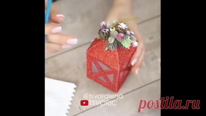 Видео МКВдохновениеИдеи

Новогодний фонарик из глиттерного фоамирана 
Автор: @ tsvorslena
#фоамиран@foamnclub #видео_мк@foamnclub #новый_год@foamnclub