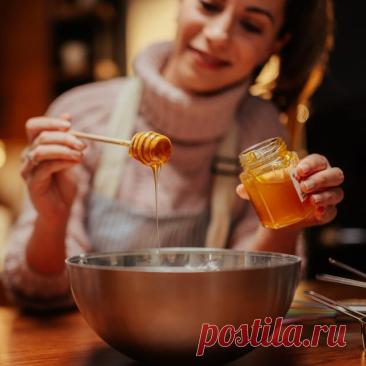 Диетологи сравнивают мёд и сироп агавы, объясняя различия в составе, сладости и влиянии на рацион.