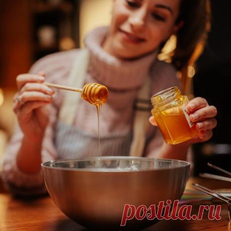 Диетологи сравнивают мёд и сироп агавы, объясняя различия в составе, сладости и влиянии на рацион.