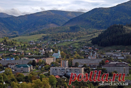 Закарпаття. Воловець. Панорама. ::: альбом The best places in Ukraine Україна найкращі місця The best places in Ukraine
Воловець розташований у високогір'ї Українських Карпат, на південь від Вододільного хребта та на північ від масиву Полонина Боржава, в долині річок Вича (притока Латориці) та Волівчика, при підніжжі гір Темнатик та Плай, на висоті біля 500 м над рівнем моря.