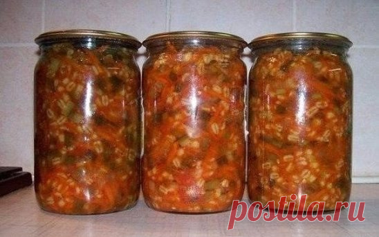 КОНСЕРВИРОВАННЫЙ РАССОЛЬНИК
Ингредиенты:
огурец свежий - 3 кг;
лук репчатый - 1 кг;
морковь - 1 кг;
томатная паста - 0,6 л;
сахар (можно уменьшить - 180-200г) - 250 г;
масло растительное - 250 мл;
соль - 4 ст.л.;
уксус столовый (9%) - 100 г;
крупа перловая - 500 г;
Способ приготовления:
Лук порезать полукольцами, морковь натереть на крупной тёрке. Перловку отварить почти до готовности(можно использовать вместо перловки рис). Огурцы натереть на крупной тёрке или порезать ку...