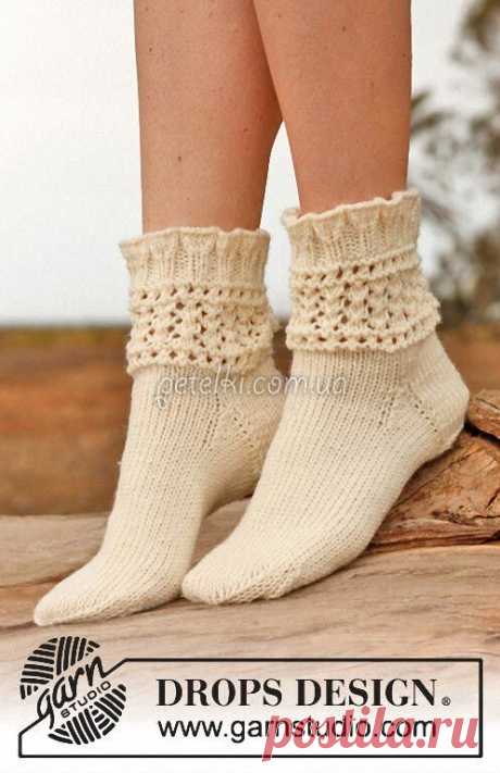 Нежные носочки спицами с ажурной вставкой
 

Размеры: 35/37 - 38/40 - 41/43
Длина стопы: 22 - 24 - 27 см. Высота носка: 19 - 20 - 20 см.

Вам потребуется: Пряжа DROPS Karisma от Garnstudio (100% шерсть; 100м/50 гр) - 150г.
Чулочные спицы №3,5
Плотность вязания: 22 п. x 30 р. = 10 x 10 см.

Узор
Вязать по схемам А.1 и А.2.
Убавление
До метки: связать 2 петли вместе лицевой

После метки: снять 1 петлю как лицевую, 1 лицевая, накинуть снятую петлю на провязанную.

Пятка
1-ый ...