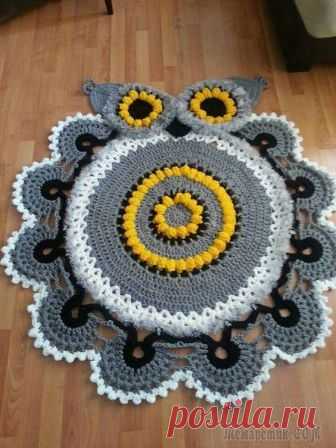 Коврики своими руками: 100 необычных идей Из предмета упреков в интерьерном безвкусии прошлого ковёр вновь превращается в модный и желанный аксессуар. Сегодня это вовсе не безликий тон в домашнем убранстве. Современный подход к дизайну диктуе...