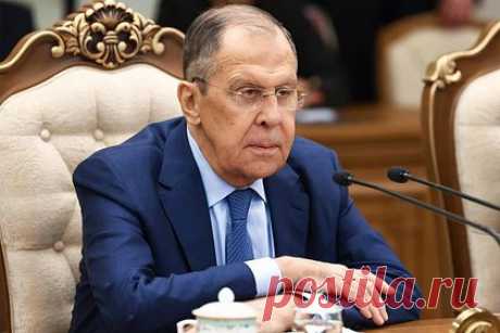 Лавров рассказал об усталости Европы от Украины. Украина надоела многим европейским странам, однако они продолжают по инерции поддерживать Киев, пытаясь убедить себя в победе на поле боя. Об этом заявил глава МИД России Сергей Лавров. Он также добавил, что Европа занимается «самовнушением», веря, что Вооруженные силы Украины (ВСУ) якобы смогут одержать победу.