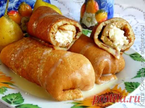 Блины с творогом, грушей и сгущенкой.