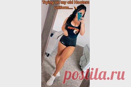 Бывшая официантка примерила старую униформу и восхитила подписчиков. Блогерша с никнеймом kcjo922 из Южной Каролины, США, надела свою старую форму официантки и восхитила подписчиков. Бывшая официантка популярной американской сети баров Hooters предстала перед камерой в черной униформе, которая состояла из облегающей майки с глубоким декольте и логотипом заведения и коротких шортов.
