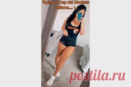 Бывшая официантка примерила старую униформу и восхитила подписчиков. Блогерша с никнеймом kcjo922 из Южной Каролины, США, надела свою старую форму официантки и восхитила подписчиков. Бывшая официантка популярной американской сети баров Hooters предстала перед камерой в черной униформе, которая состояла из облегающей майки с глубоким декольте и логотипом заведения и коротких шортов.